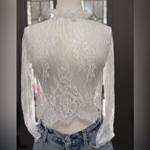 Women’s Elegant White Victorian Style Neckline Lace Top Size L